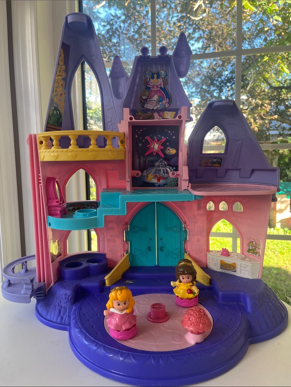 Little people Princess Talker Castle with Belle and Aurora